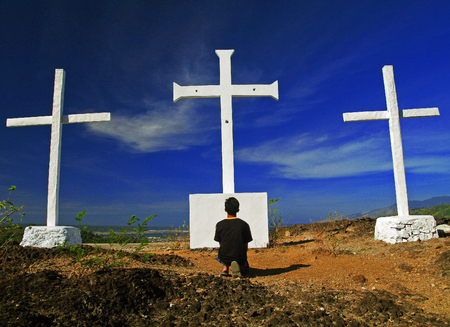 This photo was taken in Mount Balimpuyo Olongapo, Philippines. The title of this photo is "The Cross Of Faith".の写真素材