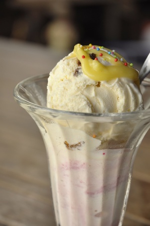 Ram Raisin Ice Cream Yellow Cup Glassの写真素材