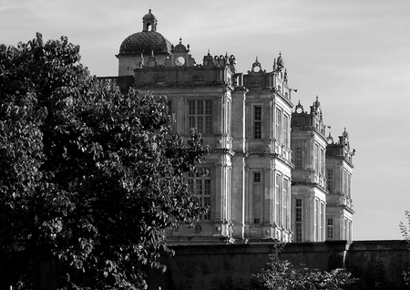 Longleat, England - September 08 2007:   Black and White image of Longleat Manor Houseのeditorial素材