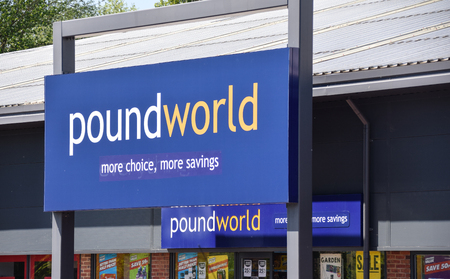 Reading, United Kingdom - May 05 2018:   The sign above the entrance of Poundworld at Reading Link Retail Parkのeditorial素材
