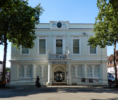 Basingstoke, United Kingdom - July 05 2018:   The exterior of The Willis Museum in London Street with a statue of Jane Austen by Sculptor Adam Roudのeditorial素材