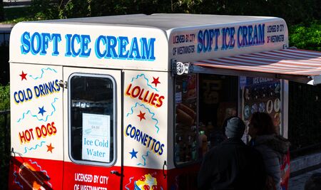 London, United Kingdom - October 18 2018:   An Ice Cream and Hot dog stand by Marble Archのeditorial素材