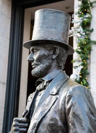 New York City, United States - November 17 2018:   A statue of Abraham Lincoln created by StudioEIS i 2011, stands outside the New York hstorical society on Central Park Westのeditorial素材