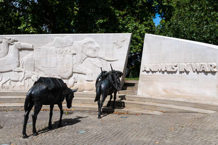 London, United Kingdom - August 18 2019:  Part of the Animals in War memorial, designed by English sculptor David Backhouse and unveiled in November 2004 on Park Laneのeditorial素材