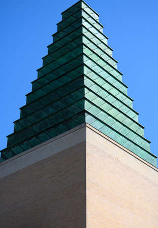 Oxford, United Kingdom - June 29 2019:   The Copper Stepped tower roof of the Said Business School in Park End Streetのeditorial素材