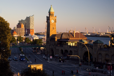 Evening view of the famous Hamburger Landungsbruecken with the commercial harbor, the Elbe river and the new building of the Hamburg Philharmonic.のeditorial素材