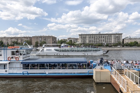 Pleasure boat on the Moscow Riverのeditorial素材
