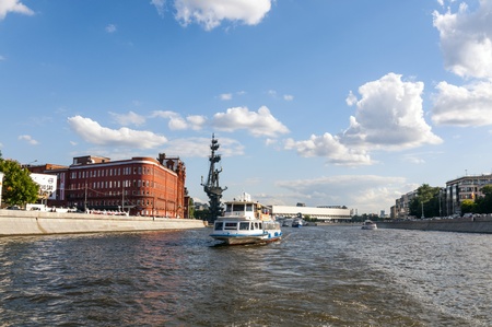 Cruise boat on the Moscow Riverのeditorial素材