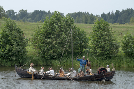 Russia, Kimry, July 28, 2018, The life of the ancient Russian de-revolution with craftsmen traders of the traditional festival of ethnical culture on the Volgaのeditorial素材
