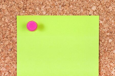 Light green blank note on the corkboard.の写真素材
