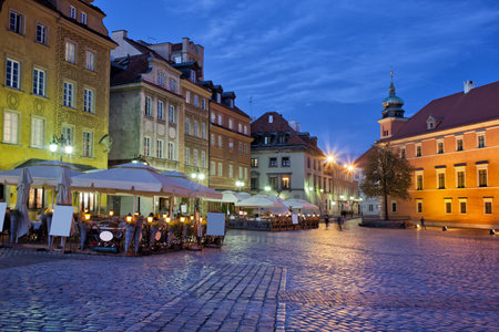 City of Warsaw in the evening, cafes, historic houses and cobbled Castle Square, tranquil urban scenery in the capital of Poland.のeditorial素材
