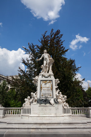 Mozart Denkmal monument from 1896 n Vienna city, Austriaのeditorial素材
