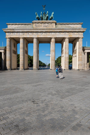 The Brandenburg Gate from Pariser Platz in city of Berlin, Germany.のeditorial素材