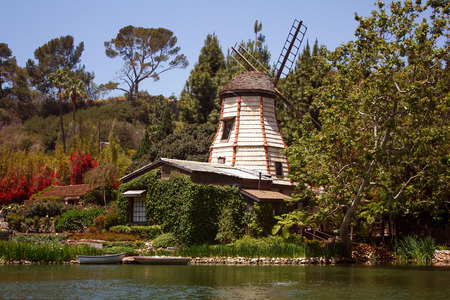 LOS ANGELES, CA - MAY 23, 2009 - Fellowship Lake Shrine. It was founded and dedicated by Paramahansa Yogananda, on August 20, 1950 and is owned by the Self-Realization Fellowshipのeditorial素材