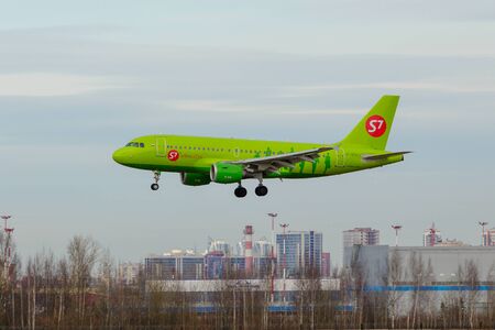 SAINT PETERSBURG, RUSSIA - APRIL 09, 2017: Flying the Airbus A319-100 (VP-BTU) airline "S7 - Siberia Airlines"のeditorial素材