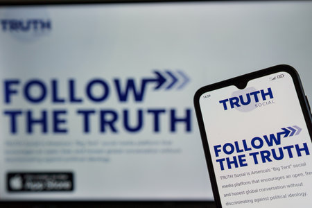 Truth social media on smartphone. TRUTH Social is Americaâs âBig Tentâ social media platform owned by Donald Trumpのeditorial素材