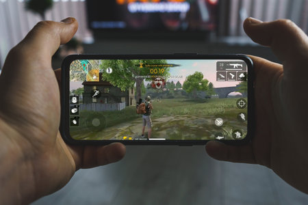 Playing Garena Free Fire mobile game. Point of view gaming on smartphoneのeditorial素材