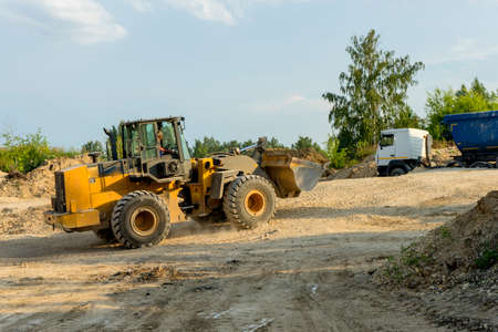 Photo Working at gravel plant. quarry sand mining.