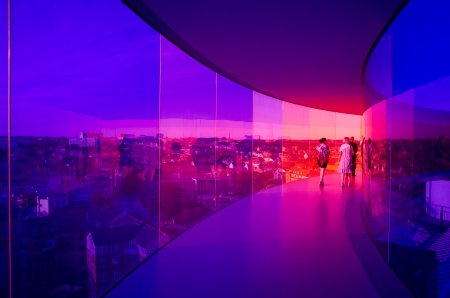 Aarhus, Denmark  August 23, 2013  Female tourists enjoy the panoramic view of Aarhus from the roof of Aros Art Museum  The museum is the second most visited in Denmark のeditorial素材