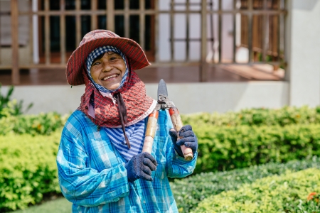 Hua Hin, Thailand  February 25, 2013   Female Thai gardener poses in a garden owned by western people in Hua Hin  Hua Hin is a major destination for expats residing in Thailand のeditorial素材