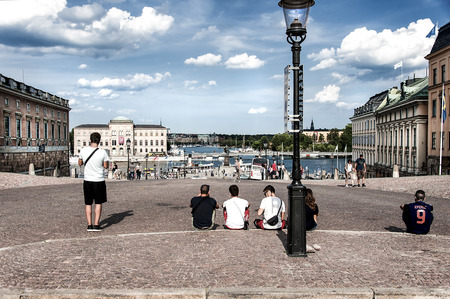 Sweden, Stockholm, Gamla Stan: People tourists residents on central square Slottskyrkan with part of King's Castle (Kungliga slottet) in the city center of the Swedish capital. August 08, 2014のeditorial素材