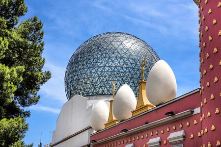 Spain, Catalonia, Figueres: Unique red exterior facade with roof parapet of the Dali Theatre and Museum in the city center of the Catalan hometown of the world famous Spanish artist. June 27, 2018のeditorial素材