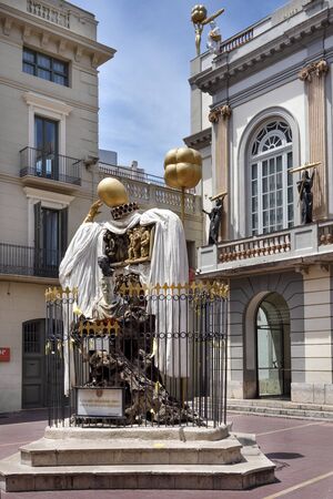 Spain, Catalonia, Figueres: Art installation sculpture and main entrance of the Dali Theatre and Museum in the city center of the Catalan hometown of the world famous Spanish artist. June 27, 2018のeditorial素材