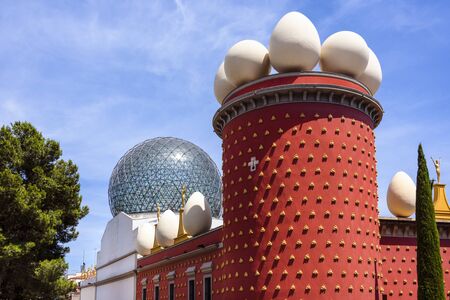 Spain, Catalonia, Figueres: Unique red exterior facade with roof parapet of the Dali Theatre and Museum in the city center of the Catalan hometown of the world famous Spanish artist. June 27, 2018のeditorial素材