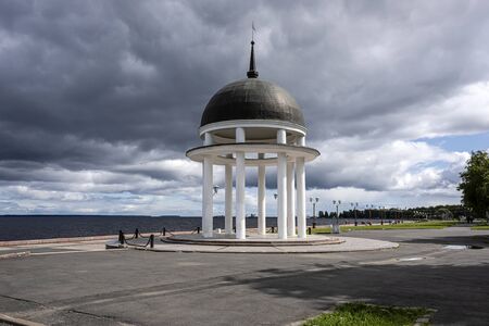 Russia, Karelia, Petrozavodsk: Rotunda pavillion with white columns pillars, dome, spire, riverwalk, deep blue sea water of Lake Onega, people  in the city center of the Russian town. Jul 10, 2019のeditorial素材