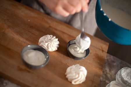 making meringue