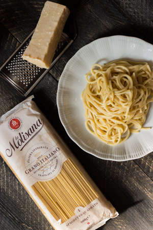 Italian pasta La Molisana in the square Spaghetti format with cheese and pepper. Typical recipe of Lazio.のeditorial素材