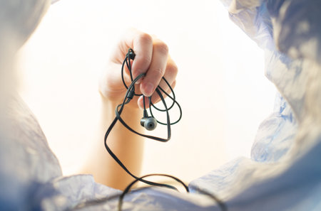 A woman's hand Throws the tangled headphones into the trash can.の写真素材
