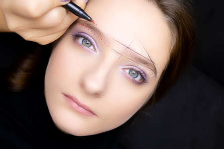 building a sketch of the architecture of the eyebrows eyebrows drawn with a marker model