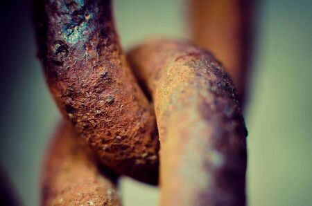 old rusty chain link macroの写真素材