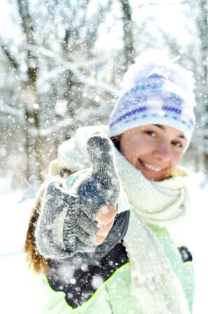 woman in winter giving a thumb upの写真素材