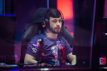 MOSCOW, RUSSIA - MAY 14 2016: EPICENTER MOSCOW Dota 2 cybersport event. Evil geniuses captain clinton Fear Loomis in the cabin on the stage tired.のeditorial素材