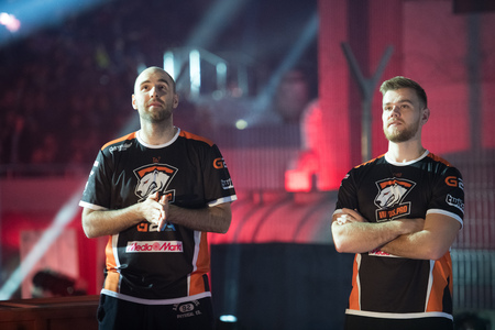 SAINT PETERSBURG, RUSSIA - OCTOBER 29 2017: EPICENTER Counter Strike: Global Offensive cyber sport event. Taz and Neo from virtus.pro on a main stage.のeditorial素材
