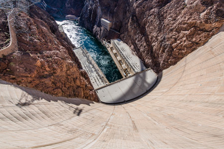 USA, Hoover Dam - November 6 2017: Separation Time, Separation of States, View of the tower and the riverのeditorial素材
