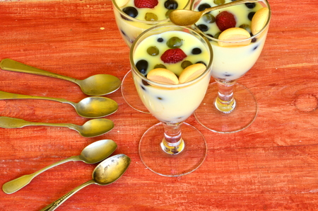 Hot homemade vanilla pudding with strawberries and vine berriesの写真素材