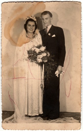 THE CZECHOSLOVAK SOCIALIST REPUBLIC - CIRCA 1950s: Vintage photo of newlywedsのeditorial素材
