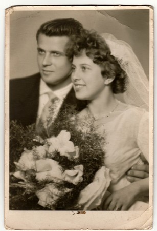 THE CZECHOSLOVAK SOCIALIST REPUBLIC - CIRCA 1970s: Vintage photo of newlyweds. Antique black & white photo.のeditorial素材