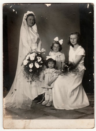 THE CZECHOSLOVAK SOCIALIST REPUBLIC - CIRCA 1950s: Vintage photo shows bride and bridesmaidsのeditorial素材