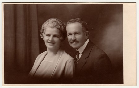 LIBEREC (REICHENBERG), THE CZECHOSLOVAK  REPUBLIC - CIRCA 1930s: Vintage photo shows a mature couple. Black & white antique studio portrait. Sepia toneのeditorial素材