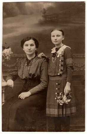 THE CZECHOSLOVAK REPUBLIC - CIRCA 1930s: Vintage studio photo shows mother and daughter. Black & white antique photography.のeditorial素材