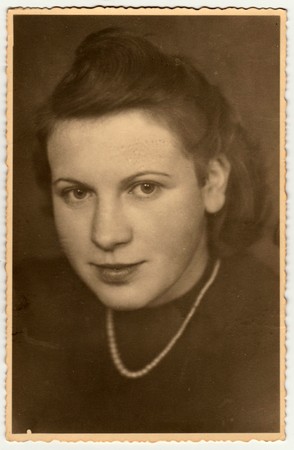 OBERAMMERGAU, GERMANY - CIRCA 1940s: Vintage photo shows the portrait of a young girl. Retro black & white studio photography.のeditorial素材