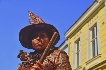 Living statue of witch. Live statue of sorceress. Living statue street performer. Living statue performers can fool passersby and entertain tourists.のeditorial素材