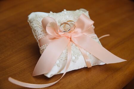 Gold rings on wedding flowersの写真素材
