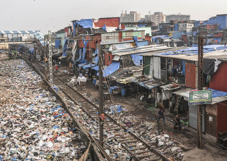 slum in mumbai