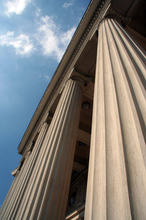 Columns. Vertical lines.
