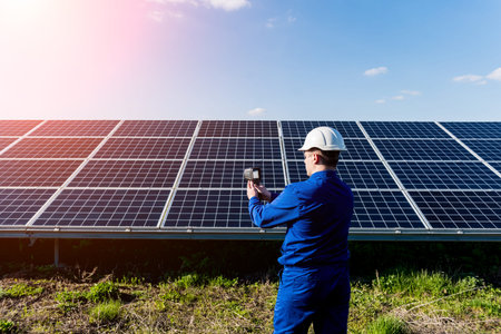 Inspector examination of photovoltaic modules using a thermal imaging camera